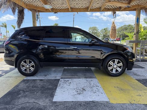 Used 2017 Chevrolet Traverse LT FWD image 4