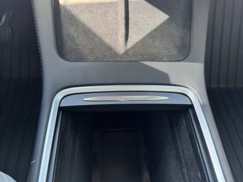 Used 2022 Tesla Model Y Long Range AWD/4WD image 24