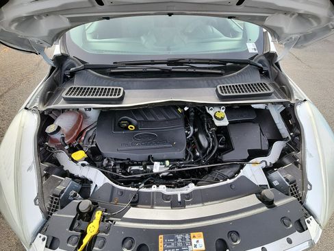 Used 2017 Ford Escape SE w/ Equipment Group 201A image 21