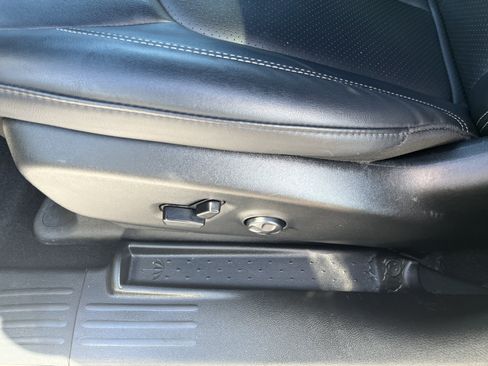 Used 2025 Chrysler Pacifica Select FWD image 15