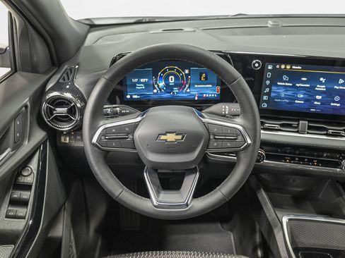 Used 2025 Chevrolet Equinox LT FWD image 16