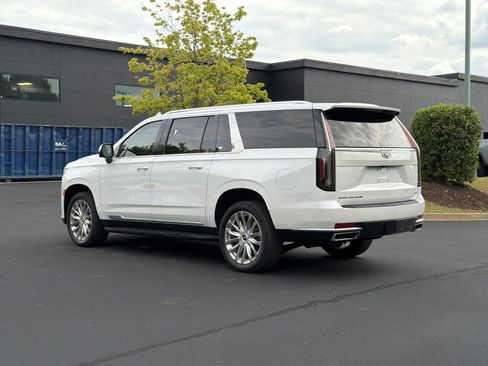 Used 2023 Cadillac Escalade ESV Premium Luxury AWD/4WD image 16