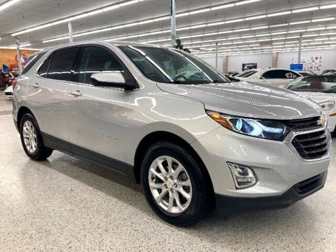 Used 2019 Chevrolet Equinox LT image 2