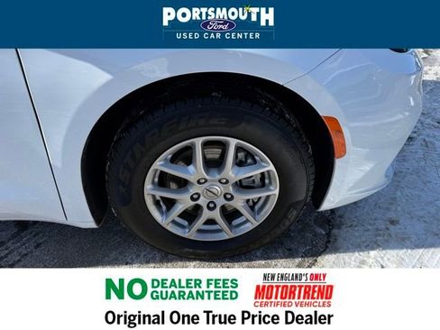 Used 2024 Chrysler Pacifica Touring-L image 32