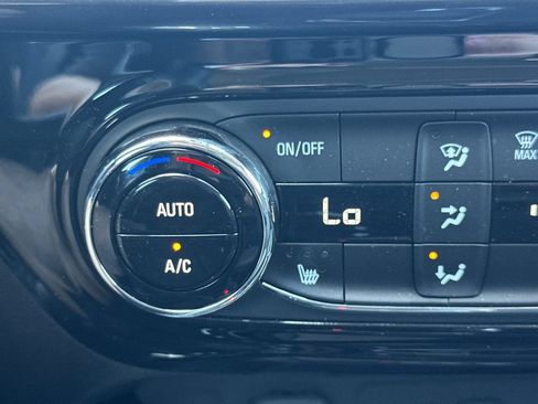 Used 2026 Chevrolet Trax ACTIV w/ Sunroof Package FWD image 27