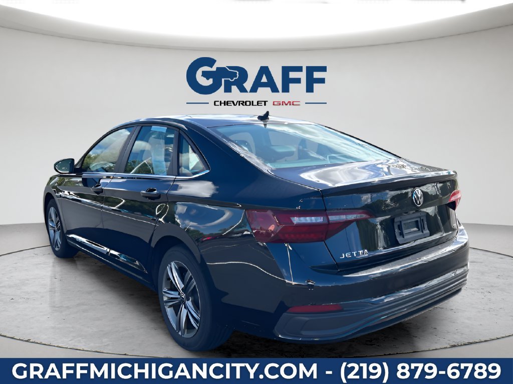 Used 2024 Volkswagen Jetta SE FWD image 3