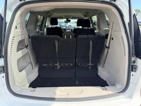 Used 2023 Chrysler Voyager LX FWD image 7