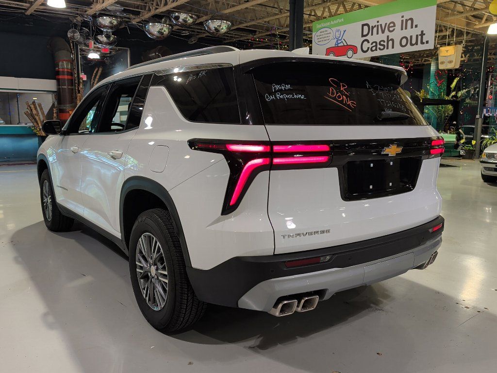 Used 2026 Chevrolet Traverse LT FWD image 11