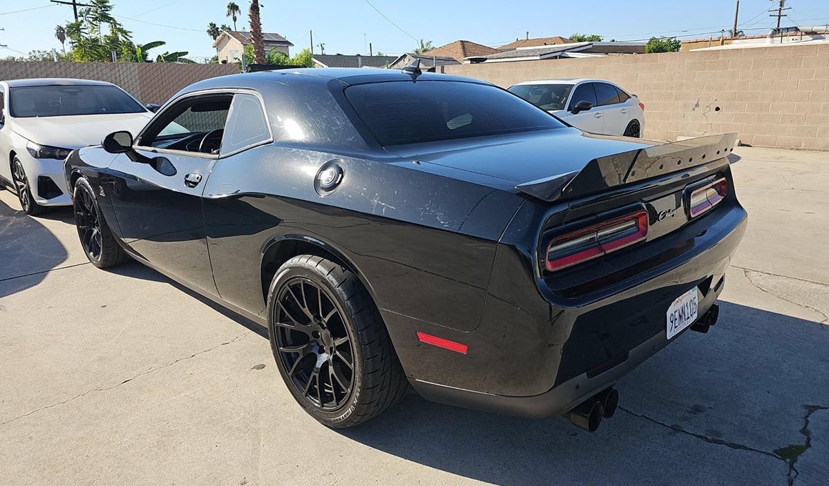 Used 2015 Dodge Challenger R/T Scat Pack w/ Leather Interior Group RWD image 6