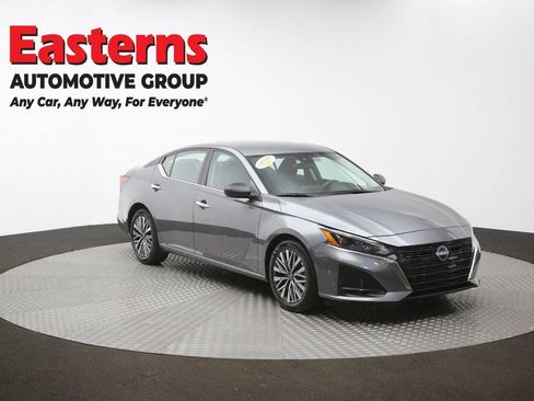 Used 2025 Nissan Altima 2.5 SV FWD image 49