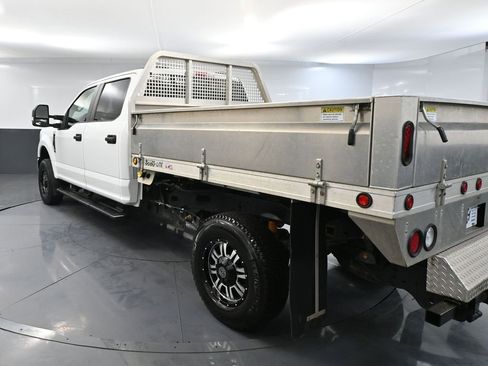 Used 2022 Ford F250 XL w/ Power Equipment Group image 9