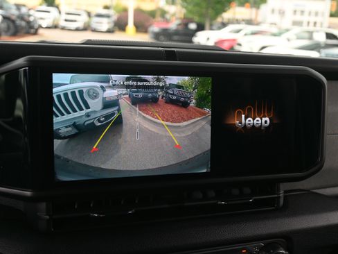 Used 2024 Jeep Wrangler Unlimited Sport AWD/4WD image 22