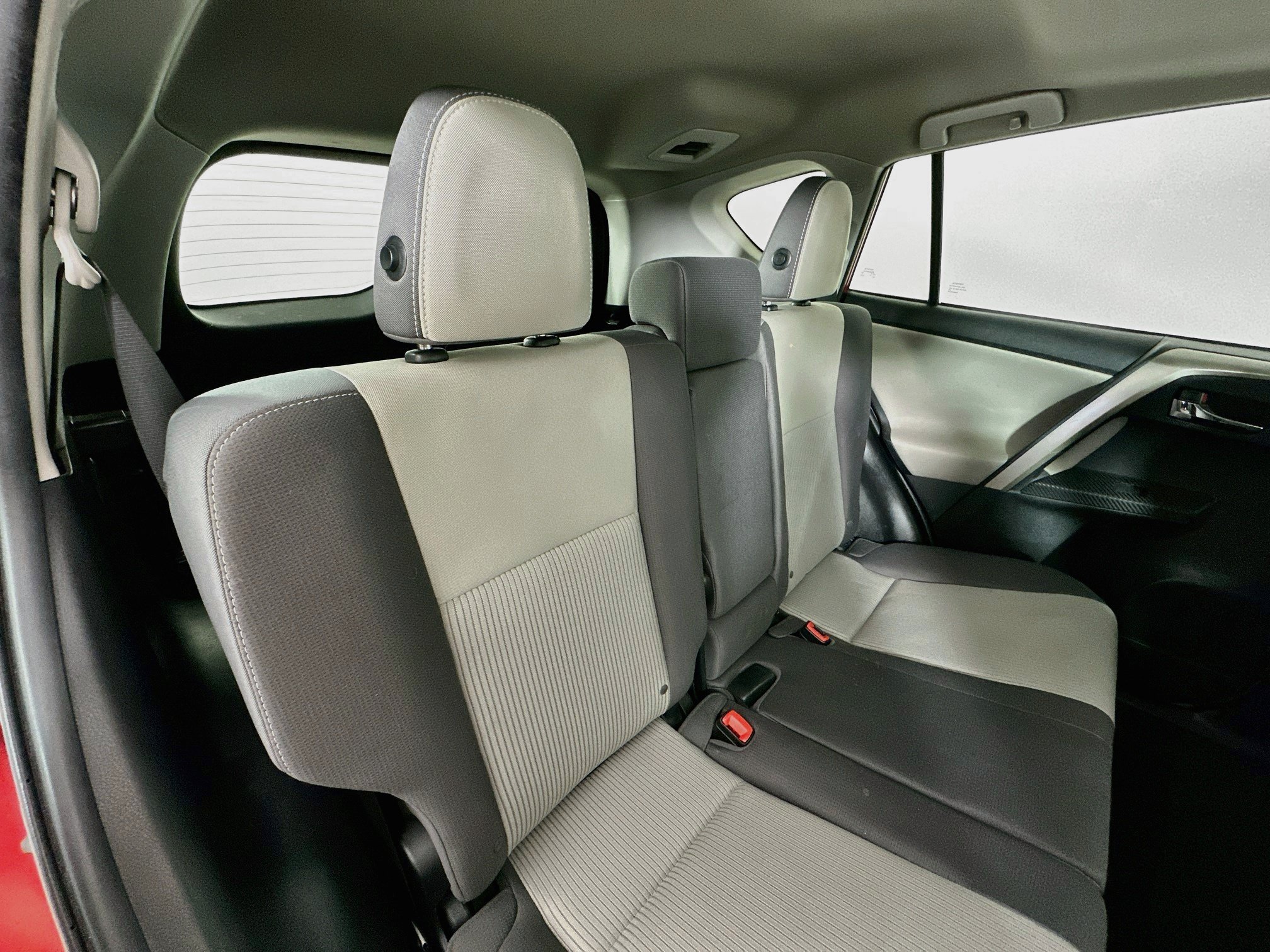 Used 2015 Toyota RAV4 XLE FWD image 25