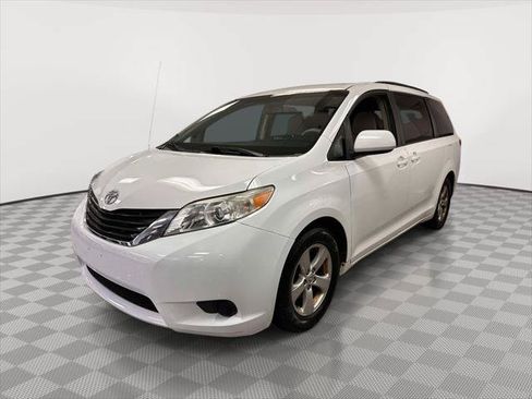 Used 2013 Toyota Sienna LE FWD image 5