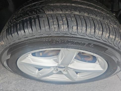 Used 2016 Ford Explorer XLT w/ Equipment Group 202A image 6