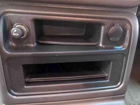 Used 2005 GMC Sierra 1500 SLT w/ Light Duty Power Package image 16