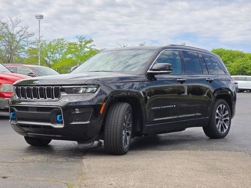 Used 2023 Jeep Grand Cherokee Overland w/ Luxury Tech Group IV AWD/4WD image 29
