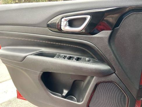 Used 2024 Jeep Compass Limited image 17