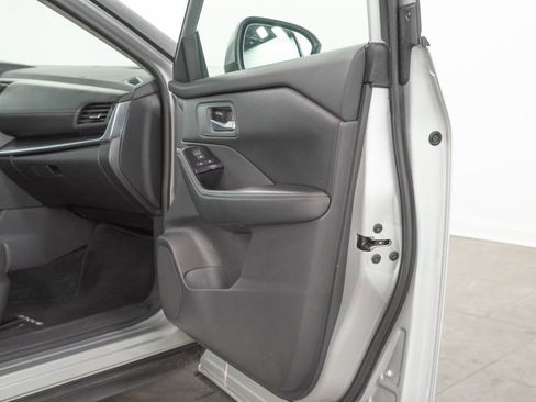 Used 2025 Nissan Rogue SV AWD/4WD image 17