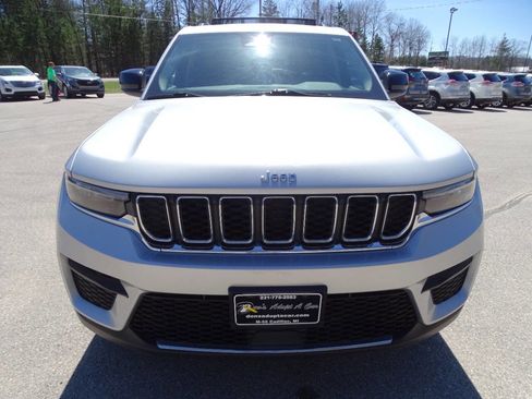 Used 2022 Jeep Grand Cherokee Laredo w/ Luxury Tech Group I image 6