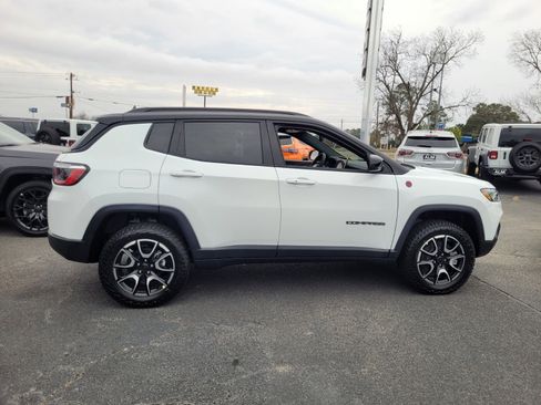 New 2026 Jeep Compass Trailhawk w/ Sun, Sound & Navigation Group image 9