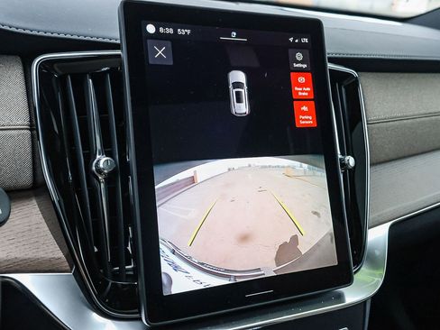 New 2025 Volvo XC90 B6 Core w/ Climate Package image 33