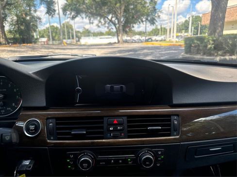 Used 2013 BMW 335i Convertible image 28