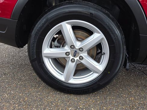 Used 2019 Ford Explorer XLT w/ Equipment Group 202A FWD image 12