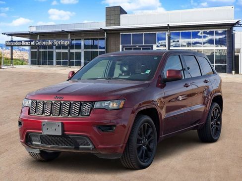 Used 2017 Jeep Grand Cherokee Altitude image 3