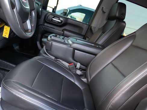 Used 2020 GMC Sierra 3500 4x4 Crew Cab w/ Gooseneck/5TH Wheel Package image 10