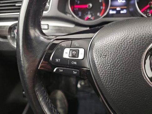 Used 2017 Volkswagen Passat 1.8T SEL Premium image 19