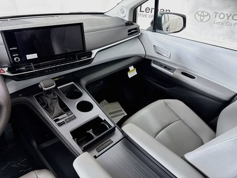 New 2026 Toyota Sienna XLE AWD/4WD image 24