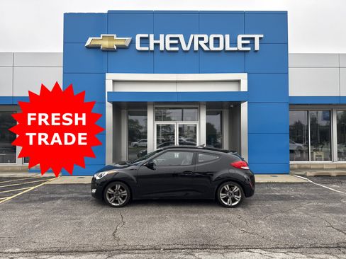 Used 2014 Hyundai Veloster w/ Technology Package 03 FWD image 2