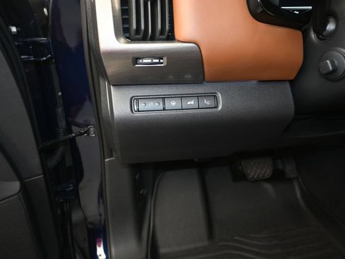 Certified 2024 Nissan Pathfinder Platinum AWD/4WD image 12