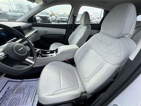 Used 2025 Hyundai Tucson SE image 11