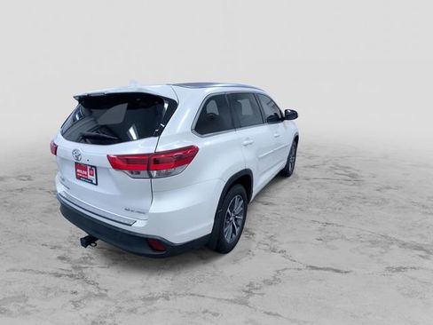 Certified 2017 Toyota Highlander XLE image 9