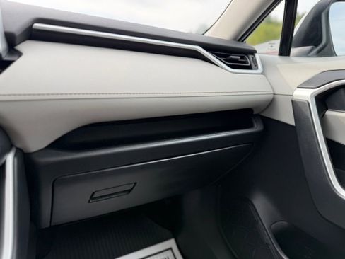 Used 2020 Toyota RAV4 XLE image 23