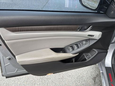 Used 2018 Honda Accord Touring image 16