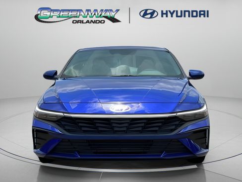 Certified 2025 Hyundai Elantra SE FWD image 6