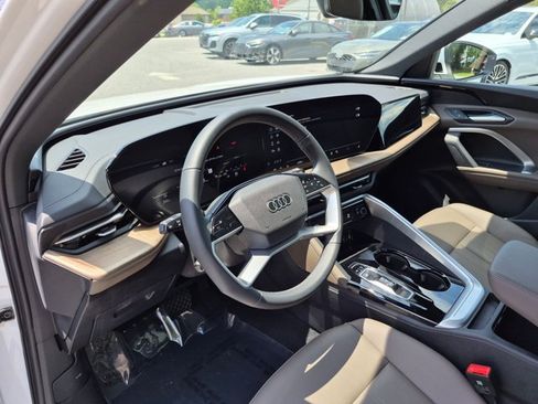 Certified 2025 Audi Q5 Premium w/ Convenience Package AWD/4WD image 10