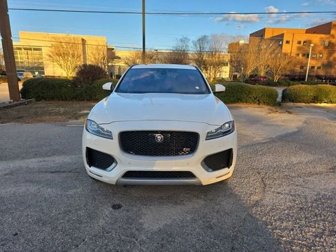 Used 2017 Jaguar F-PACE S image 9