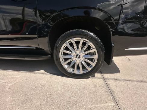 Certified 2023 Cadillac Escalade ESV Premium Luxury RWD image 18