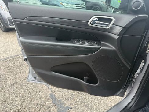 Used 2021 Jeep Grand Cherokee Laredo X image 22