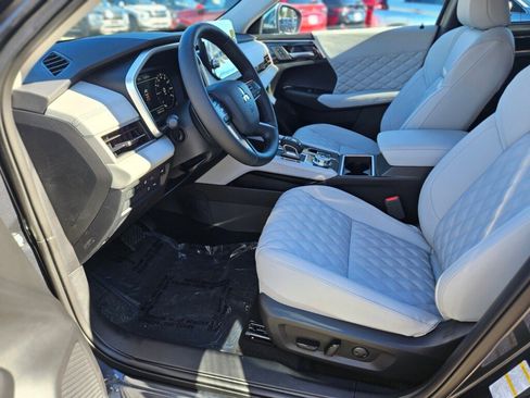 New 2025 Mitsubishi Outlander SEL image 18