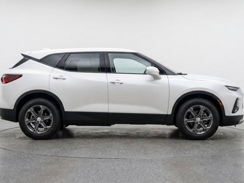 Used 2025 Chevrolet Blazer LT FWD image 11