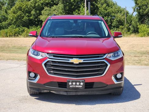 Used 2019 Chevrolet Traverse LT FWD image 2