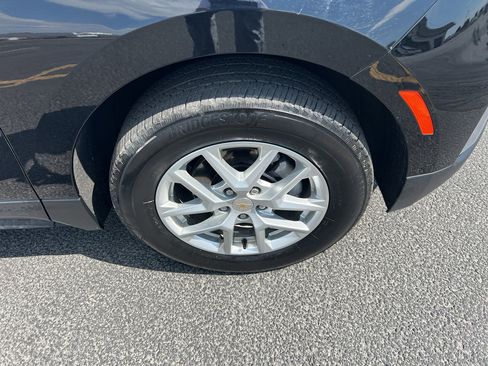 Used 2024 Chevrolet Equinox LT image 2