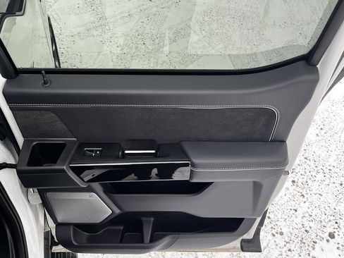 Used 2023 Ford F150 Lightning Platinum image 32