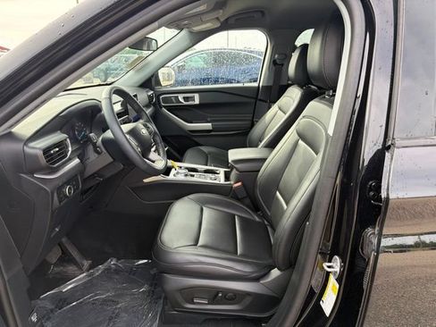 Used 2024 Ford Explorer XLT w/ Equipment Group 202A AWD/4WD image 11