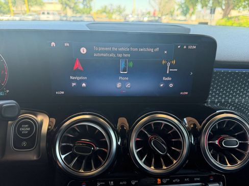Used 2025 Mercedes-Benz GLB 250 image 21